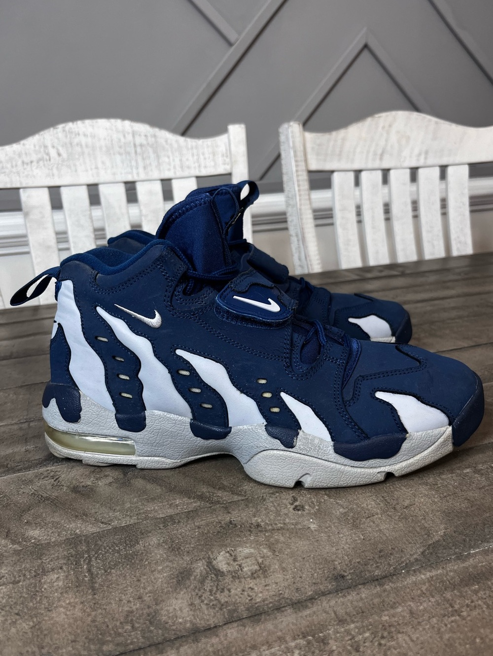 Nike Air DT Max 96 Cowboys
White Men's Basketball
Shoes Size 10.5